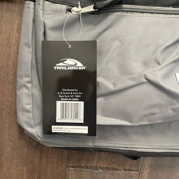 Trailmaker 17” Black and Gray Kids Backpack NWT - Picture 3 of 4